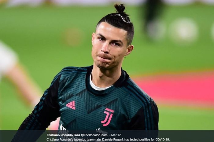 Megabintang asal Portugal, Cristiano Ronaldo, saat ini mengenakan seragam Juventus.