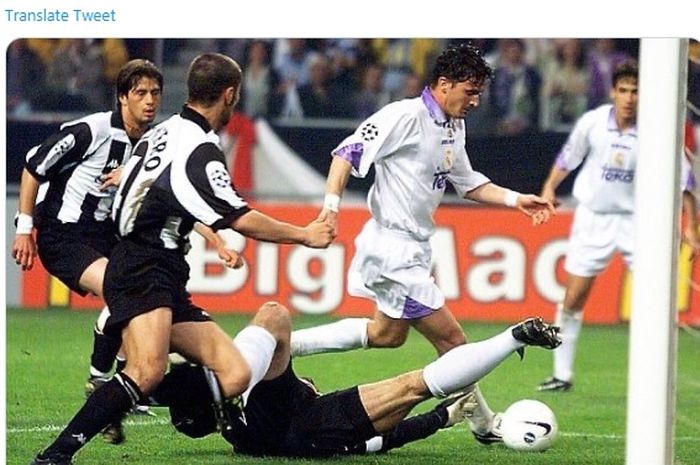 Legenda Real Madrid, Predrag Mijatovic, sesaat sebelum mencetak gol ke gawang Juventus dalam laga final Liga Champions musim 1997-1998. 
