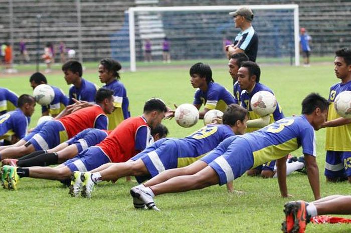 Para pemain Persegres Gresik di Liga Super Indonesia 2015.