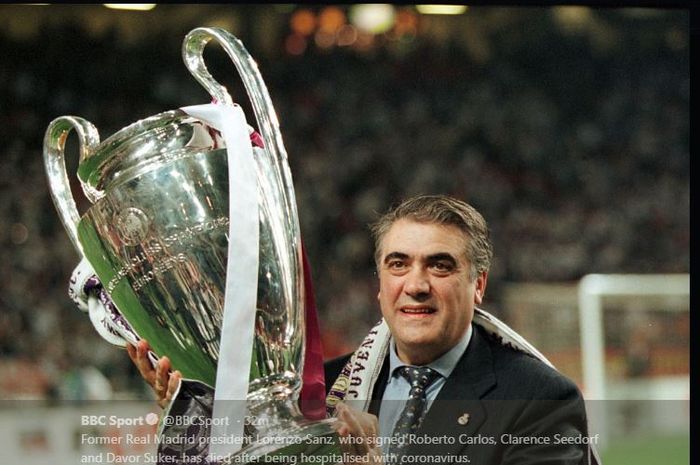Lorenzo Sanz, eks presiden Real Madrid, berpose dengan trofi Liga Champions.