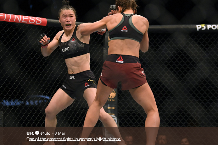 Zhang Weili (kiri) dan JoannaJedrzejczyk (kanan) saat keduanya bertarung pada ajang UFC 248 di T-Mobile Arena, Las Vegas, Nevada, AS, Minggu (8/3/2020).