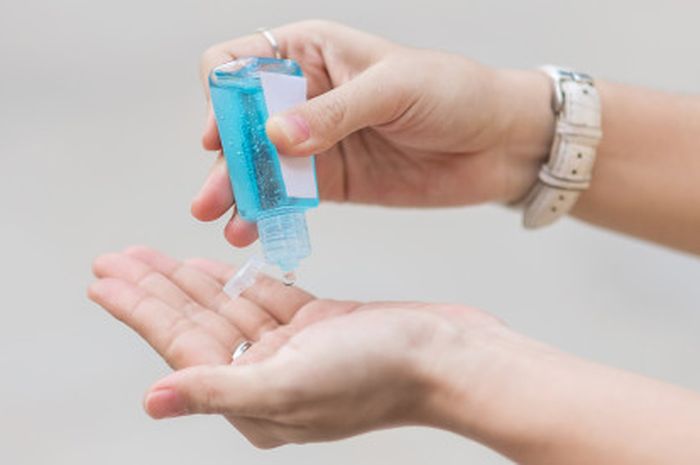 3 Rekomendasi hand sanitizer dari merek kecantikan bisa dibeli online dengan mudah.