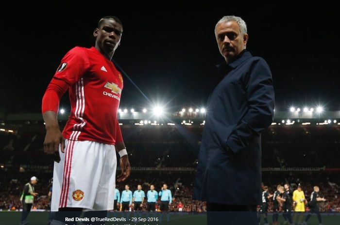 Momen Paul Pogba dan Jose Mourinho pada pertandingan Manchester United di Liga Europa 2016-2017.