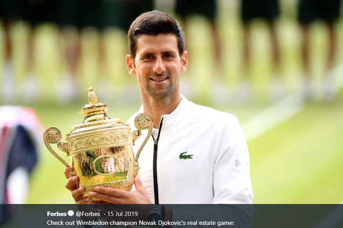 Petenis asal Serbia, Novak Djokovic, menjadi juara Wimbledon 2019 setelah mengalahkan Roger Federer (Swiss) dalam partai final di London, Inggris, 14 Juli 2019.