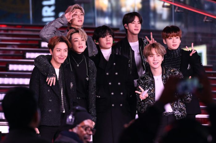 Lirik dan Terjemahan Lagu 'Fake Love' Milik Bangtan Boys (BTS) - Semua