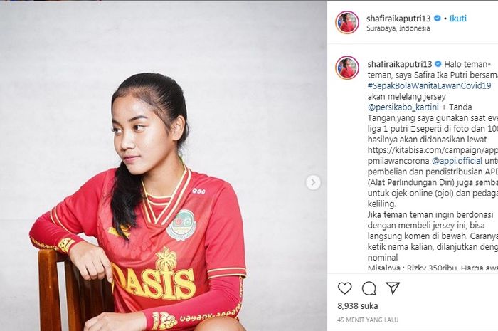  Salah satunya Pesepakbola Wanita Indonesia, Safira Ika Putri yang mendonasikan jersey miliknya untuk membantu dalam melawan Covid-19.