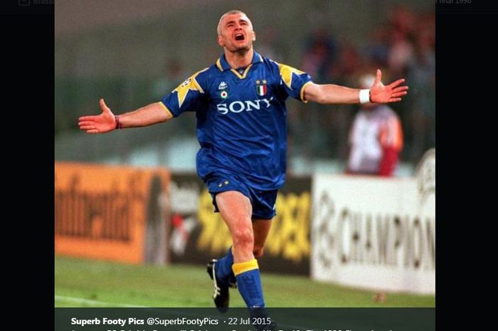 Fabrizio Ravanelli merayakan golnya untuk Juventus.