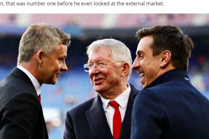 Tiga legenda Manchester United, Ole Gunnar Solskjaer, Sir Alex Ferguson, dan Gary Neville berbincang bersama.