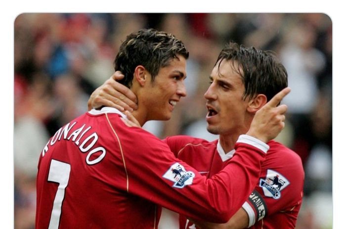 Gary Neville dan Cristiano Ronaldo saat masih sama-sama membela Manchester United.