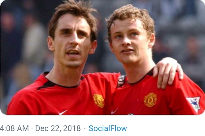Dua legenda Manchester United, Gary Neville dan Ole Gunnar Solskjaer. 