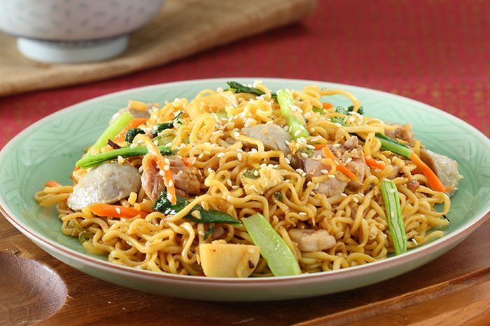 What makes special stir-fried noodles special is its combination of meats and herbs. Make your own at home by following the recipe below!