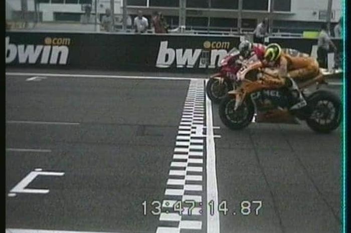 Momen MotoGP GP Portugal 2006 yang jadi alasan Toni Elias merasa Valentino Rossi bakal tidak memaafkannya.