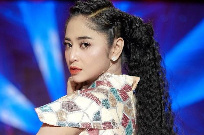 Blak-blakan Singgung Mantan Karyawan yang Berkhianat, Dewi Perssik