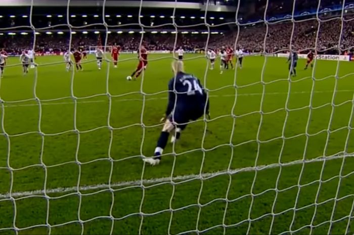 Gol penalti Steven Gerrard dalam laga Liverpool vs Arsenal, 8 April 2008.