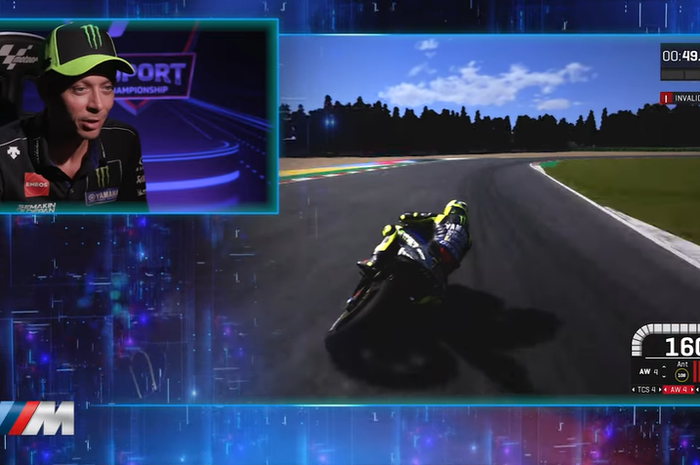 Tangkapan layar dari video Valentino Rossi bermain gim MotoGP 19 yang diunggah channel Youtube MotoGP eSport.