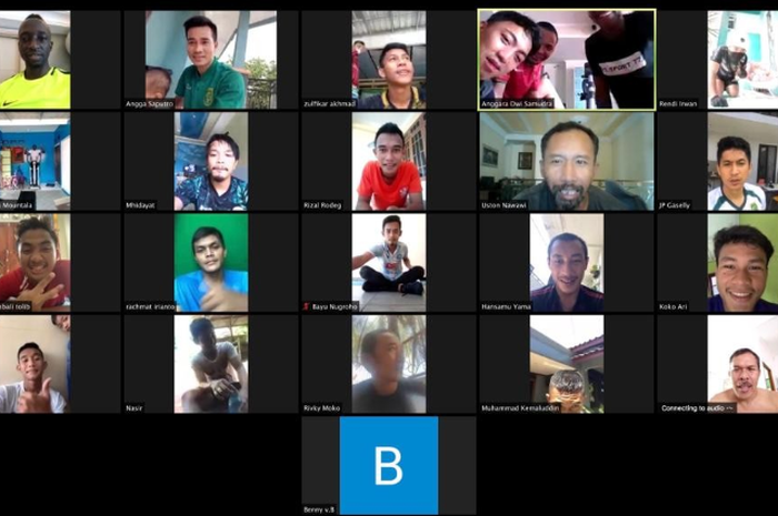 Skuad Persebaya menjalani sesi latihan secara online dari kediaman masing-masing akibat pandemi Covid-19. Latihan online ini akan rutin digelar oleh Bajol Ijo. 