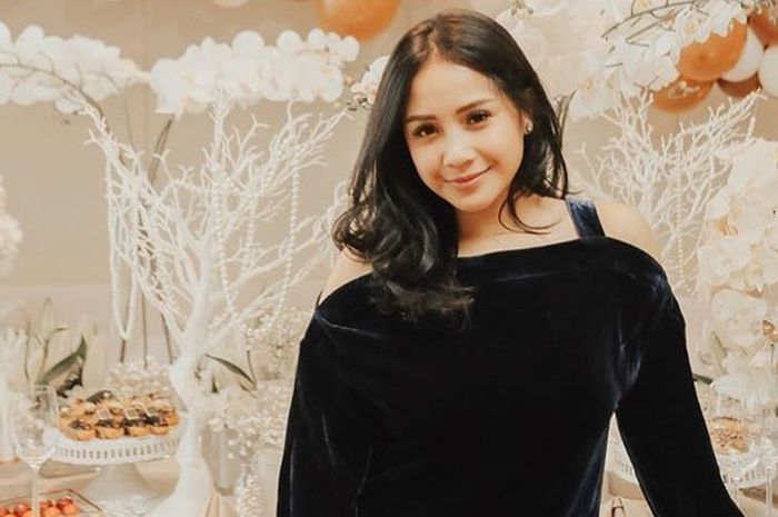 Dikenal Sultan Dari Lahir, Nagita Slavina Gunakan Bando yang Lebih Mahal Daripada Uang SPP Anak Ayu Ting Ting, Netizen Nyinyir: Di Pasar Malem 15 Ribuan