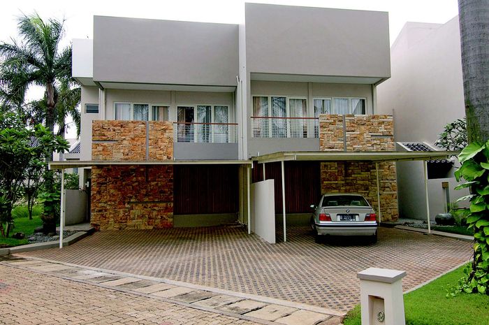 Mengenal Ramp Si Penghubung Carport, Syarat Bikin agar Aman Dilintasi ...