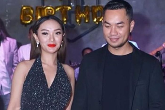 Zaskia Gotik dan Sirajuddin Mahmud 