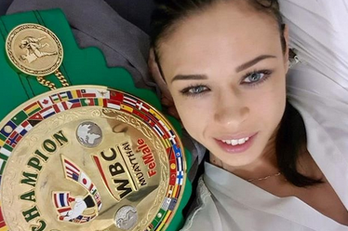 Petarung MMA, Lena Ovchynnikova ngaku dapat hadiah luar biasa pada momen ulang tahunnya Rabu (22/4/2020) lalu.