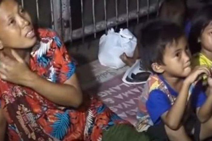 Mulyanti saat hidup menggelandang bersama 4 anak dan suaminya.