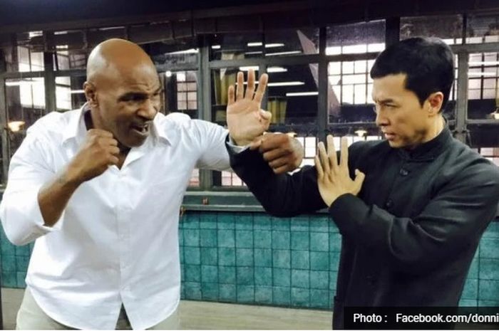 Mike Tyson (kiri) dan Donnie Yen (kanan).