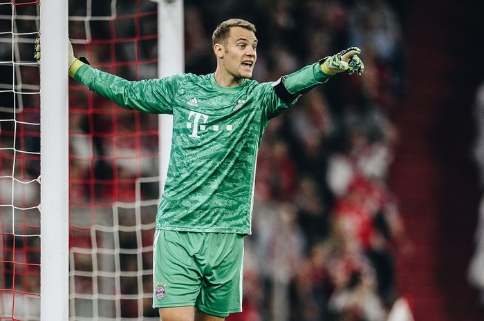 Penjaga gawang Bayern Muenchen, Manuel Neuer, mencetak sejarah baru dengan menjadi pemain yang paling sering menang di Bundesliga.