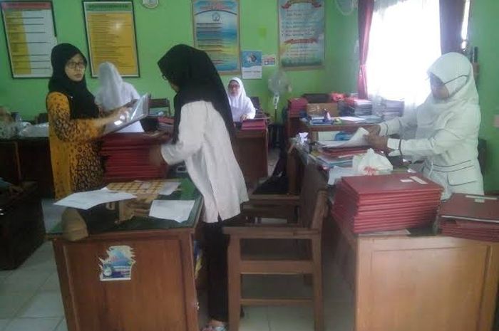 Contoh Teks Pidato Wali Kelas Saat Pembagian Raport retorika