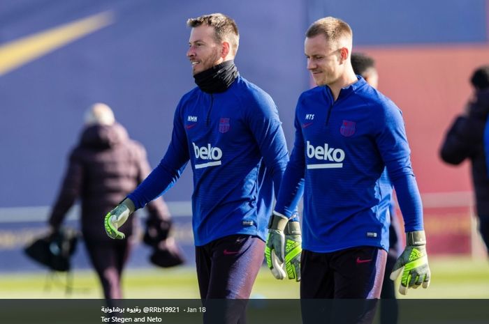 Dua penjaga gawang milik Barcelona, Neto dan Marc-Andre ter Stegen.