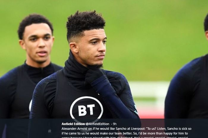 Winger Borussia Dortmund, Jadon Sancho (tengah) dan bek kanan Liverpool, Trent Alexander-Arnold (kiri) saat menjalani sesi latihan bersama timnas Inggris.