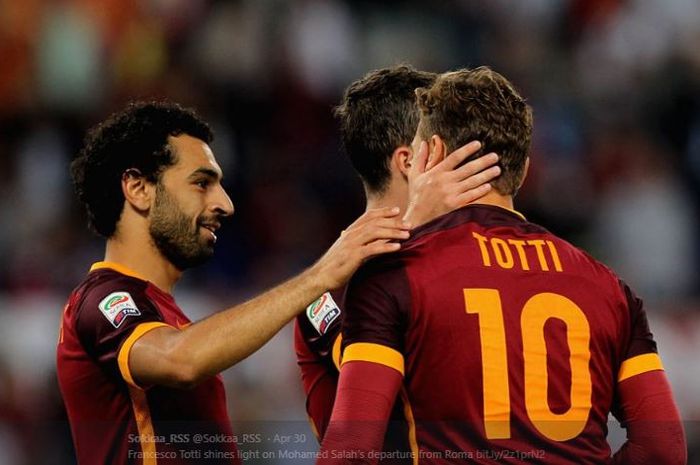 Mohamed Salah (kiri) dan Francesco Totti (kanan) saat masih sama-sama bermain untuk AS Roma.