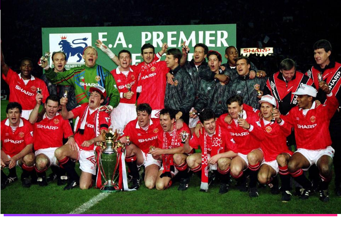 Manchester United merayakan gelar pertama mereka semenjak 26 tahun pada musim 1992-1993.