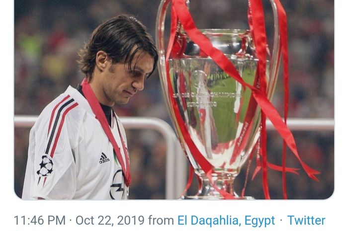 Paolo Maldini saat gagal membawa AC Milan juara Liga Champions musim 2004-2005 setelah kalah dari Liverpool pada partai final.