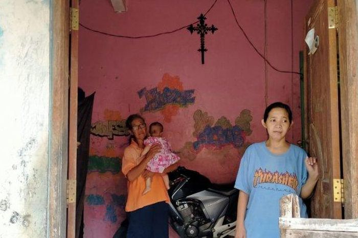 Rumah keluarga Frans Larry Oktavianus (43) yang nekat menjual ginjal dan akan melakukan aksi jalan kaki menuju Semarang menemui Gubenur Jateng, Ganjar Pranowo, di Desa Ngering, Kecamatan Jogonalan, Kabupaten Klaten, Minggu (3/5/2020).
