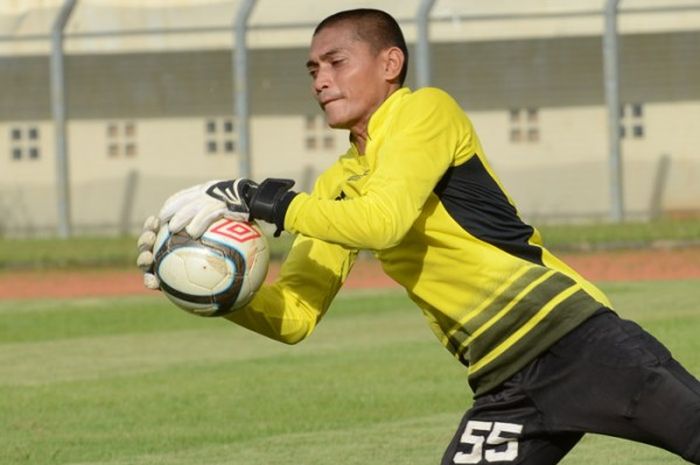 Kiper legendaris Persib Bandung, Cecep Supriatna, menyebut lima nama bek andal di Maung Bandung.