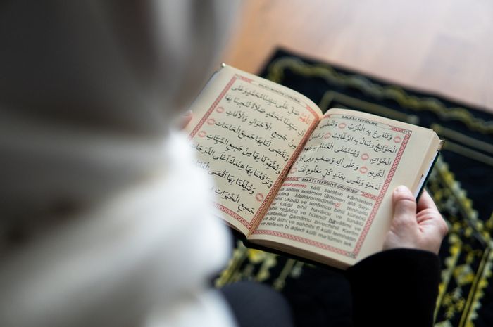 Begini Penjelasan Keutamaan dan Tata Cara Salat Malam Lailatul Qadar - Nova