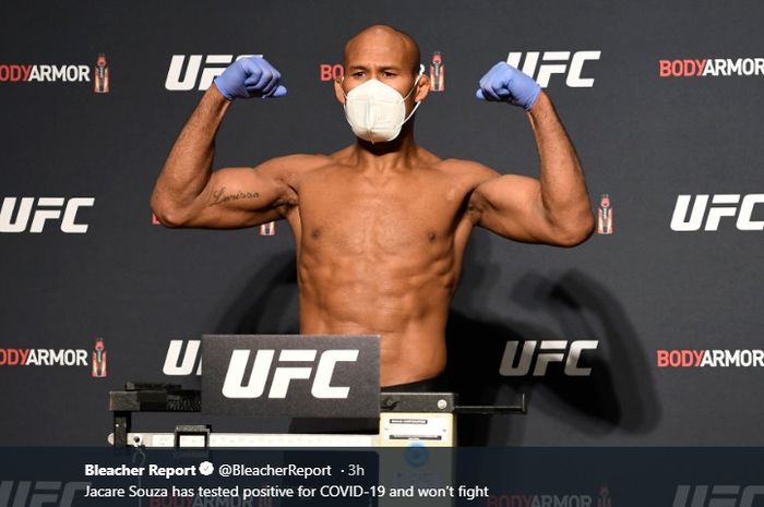 Petarung kelas menengah UFC, Jacare Souza, mundur dari UFC 249 karena positif terjangkit virus corona.