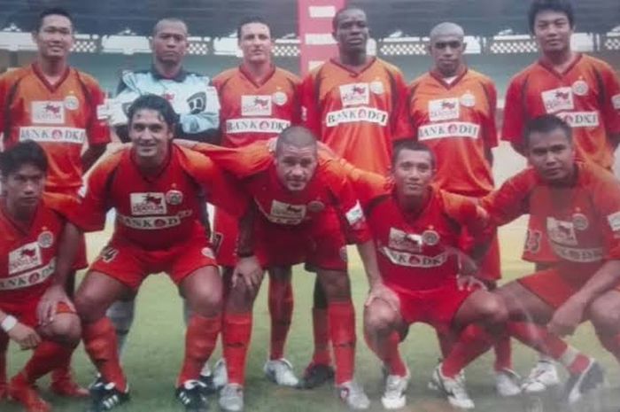 Agus Indra Kurniawan (atas, paling kiri) saat menjadi pemain Persija Jakarta.