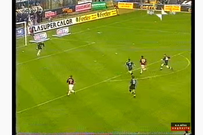 Serginho mencetak gol dalam laga Inter Milan kontra AC Milan di Liga Italia, 11 Mei 2001.