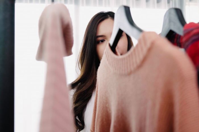 Tak Perlu Keluar Uang untuk Beli Baju Baru, Cukup Lakukan 3 Trik Mudah