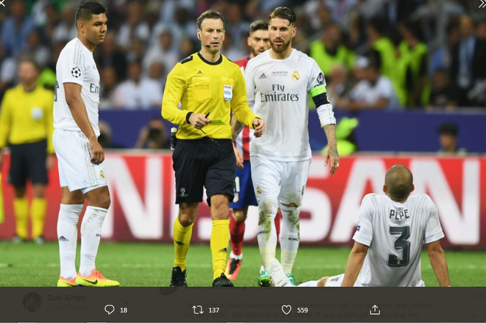 Wasit Mark Clattenburg saat memimpin laga Real Madrid kontra Atletico Madrid dalam final Liga Champions 2016.