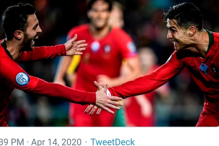 Pemain Manchester City, Bernardo Silva, melakukan selebrasi dengan megabintang Juventus, Cristiano Ronaldo, saat memperkuat timnas Portugal.