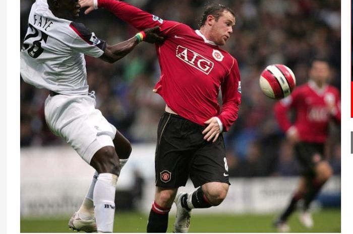 Wayne Rooney saat membela Manchester United melawan Bolton Wanderers.