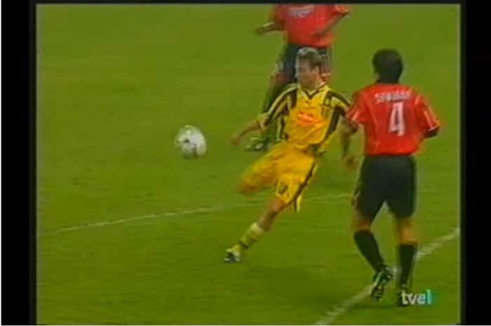 Pavel Nedved, mencetak gol kemenangan 2-1 Lazio atas Mallorca dalam duel klasik final Piala Winners, 19 Mei 1999.