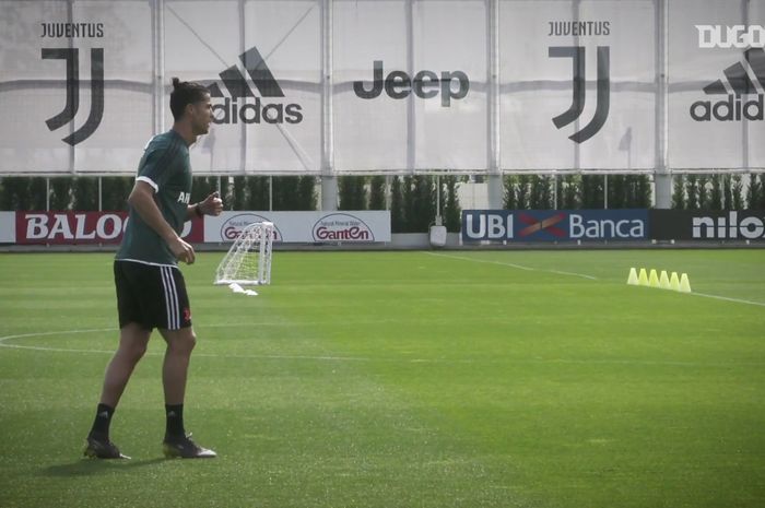 Megabintang Juventus, Cristiano Ronaldo, kembali berlatih dengan skuad Nyonya Tua pada Selasa (19/5/2020).