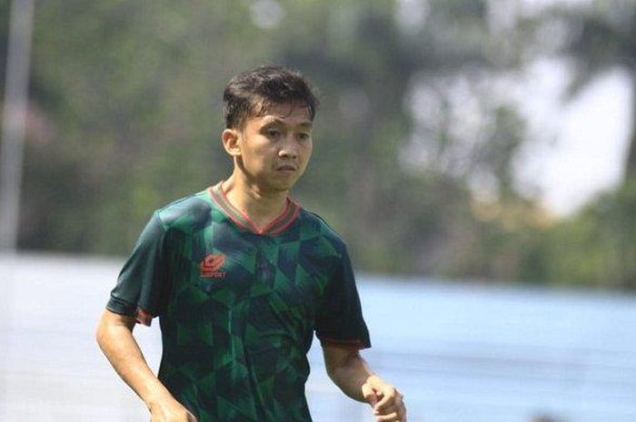 Pemain Tira Persikabo, Rezky Ikhwan, terpaksa menunda hari pernikahannya karena kesulitan finansial di tengah pandemi COVID-19.