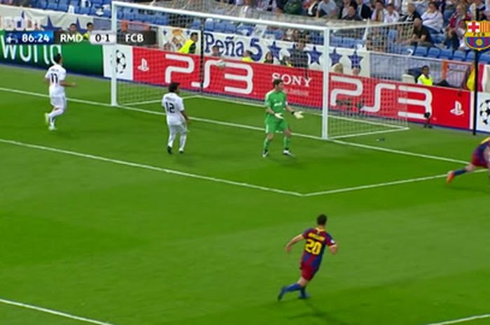 Megabintang Barcelona, Lionel Messi, usai mencetak gol kedua ke gawang Real Madrid pada babak semifinal Liga Champions 2011.