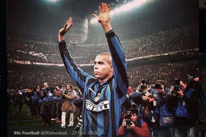 Striker legendaris asal Brasil, Ronaldo Luis Nazario de Lima, saat memperkuat Inter Milan.