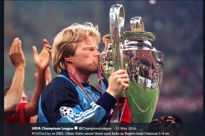 Oliver Kahn menjuarai Liga Champions 2000-2001 bersama Bayern Muenchen.