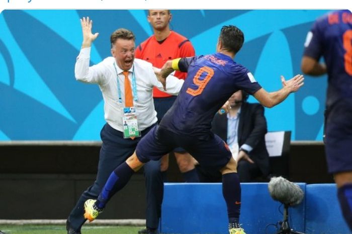 Robin van Persie dan Louis van Gaal saat membela timnas Belanda pada kompetisi Piala Dunia 2014.